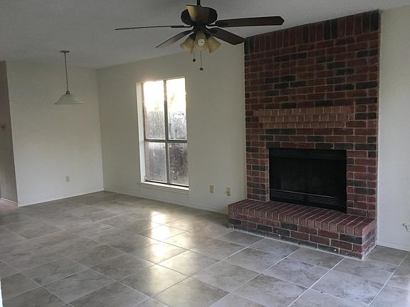 2nd image of 408 N Oak St