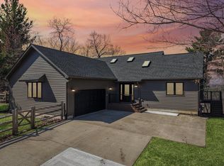 54 Lookout Rdg, Baraboo, WI 53913