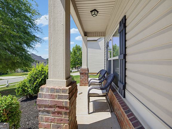 5th image of 346 Lamont Ln