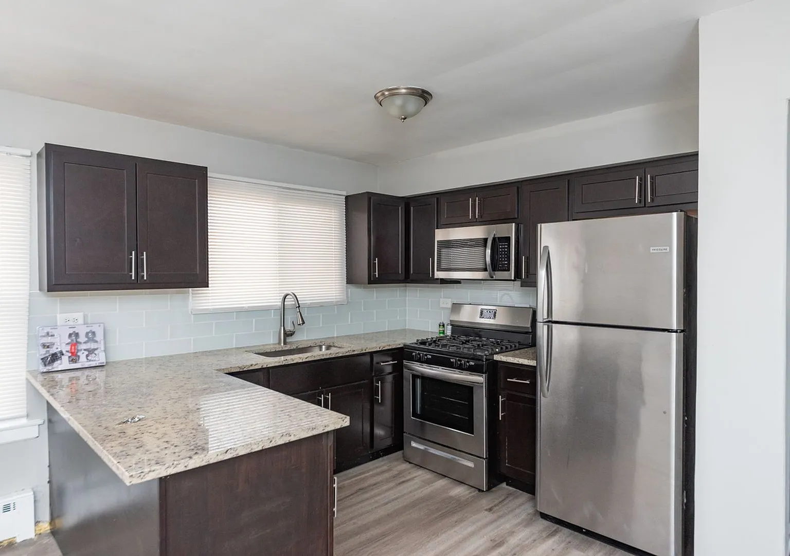 2 bed, 900 sqft, $2,000 — Photo 2