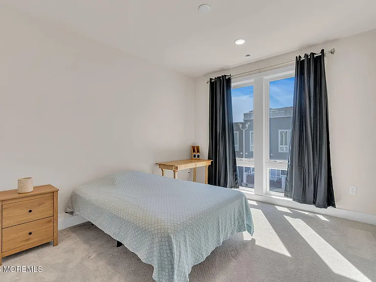 1403 N Kingsley St #210 — Photo 34