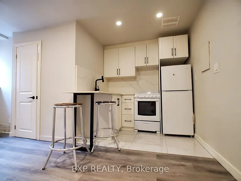 575 Pape Ave #1C — Photo 2