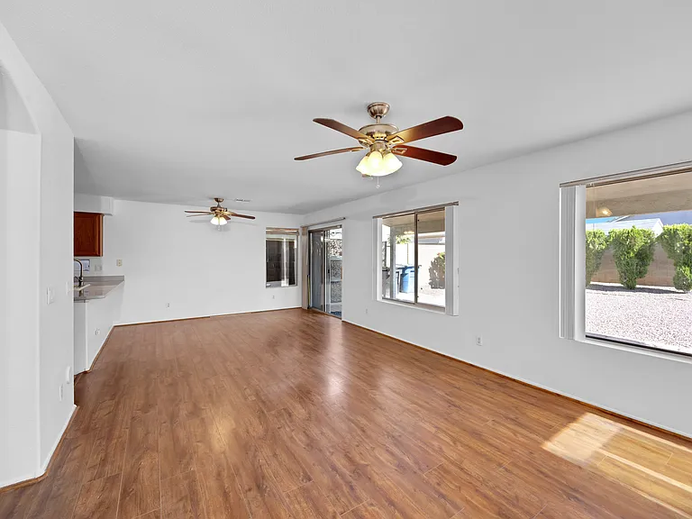 3309 E San Remo Ave — Photo 13