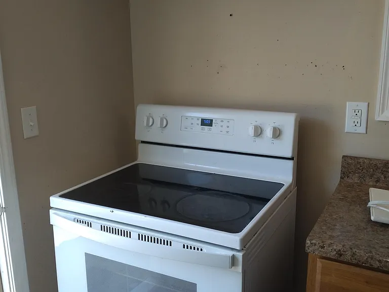 216 S Pecan St — Photo 4