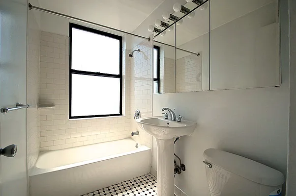 Rented by Bohemia Realty Group | media 26