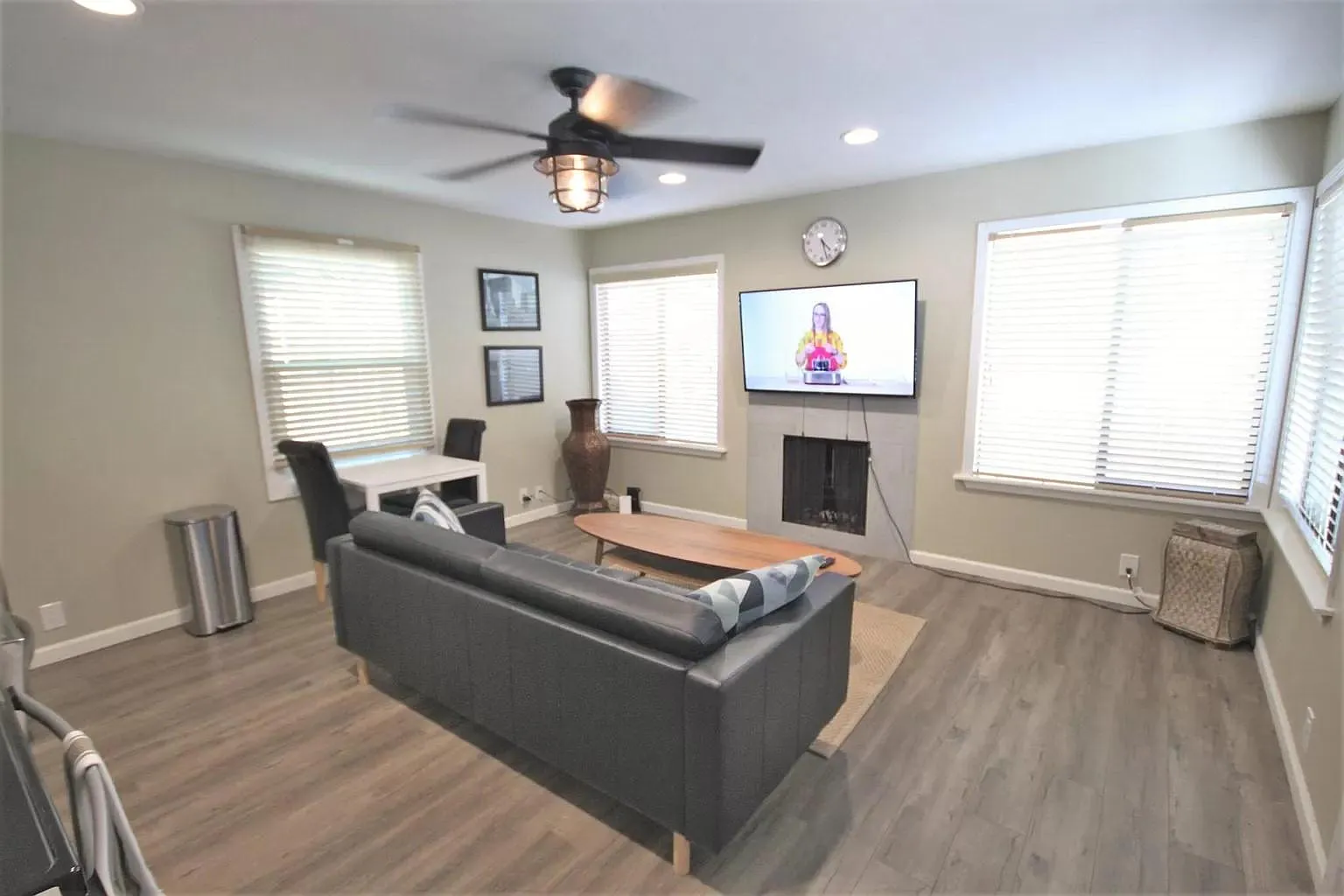 245 Chiquita Ave — Photo 1