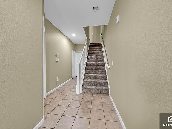 5th image of 1083 Westbury Dr