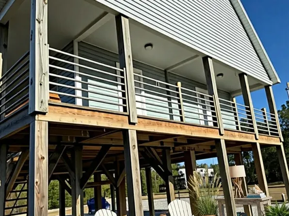 4121 Dolphin St, Bay Saint Louis, MS 39520