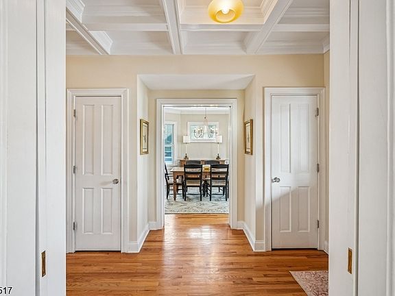 5th image of 61 TULIP STREET