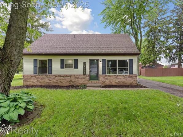 2478 Sunnydale Dr, Temperance, MI 48182