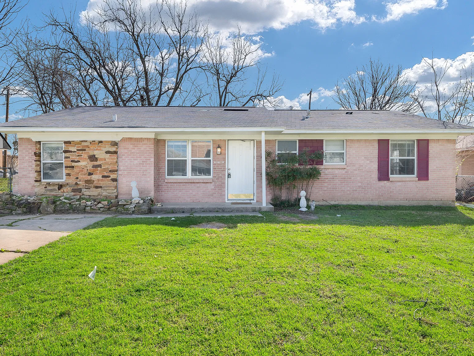 4 bed, 2.5 bath, 1372 sqft, $1,895 — Photo 1