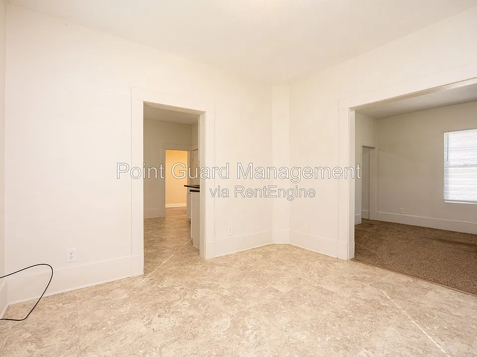 303 N Walnut St