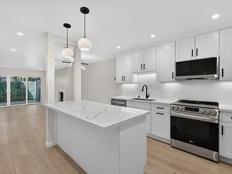 827 N Humboldt St — Photo 3
