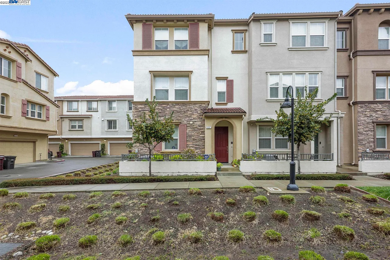 1 bed, 1982 sqft, $1,000 — Photo 1