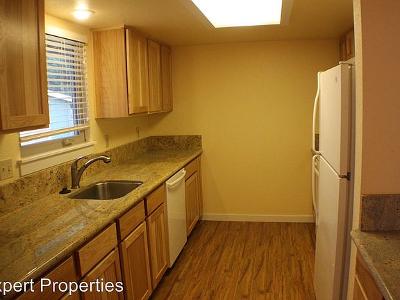 2nd image of 300 Shafer Ln APT J3