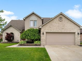 50308 Hillside Dr, Macomb, MI 48044