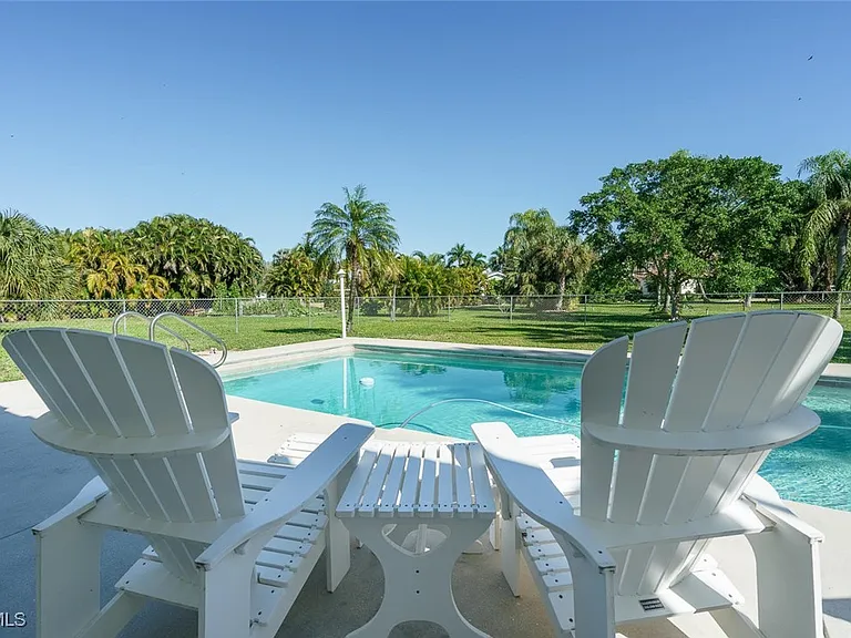 140 Estrellita Dr — Photo 16