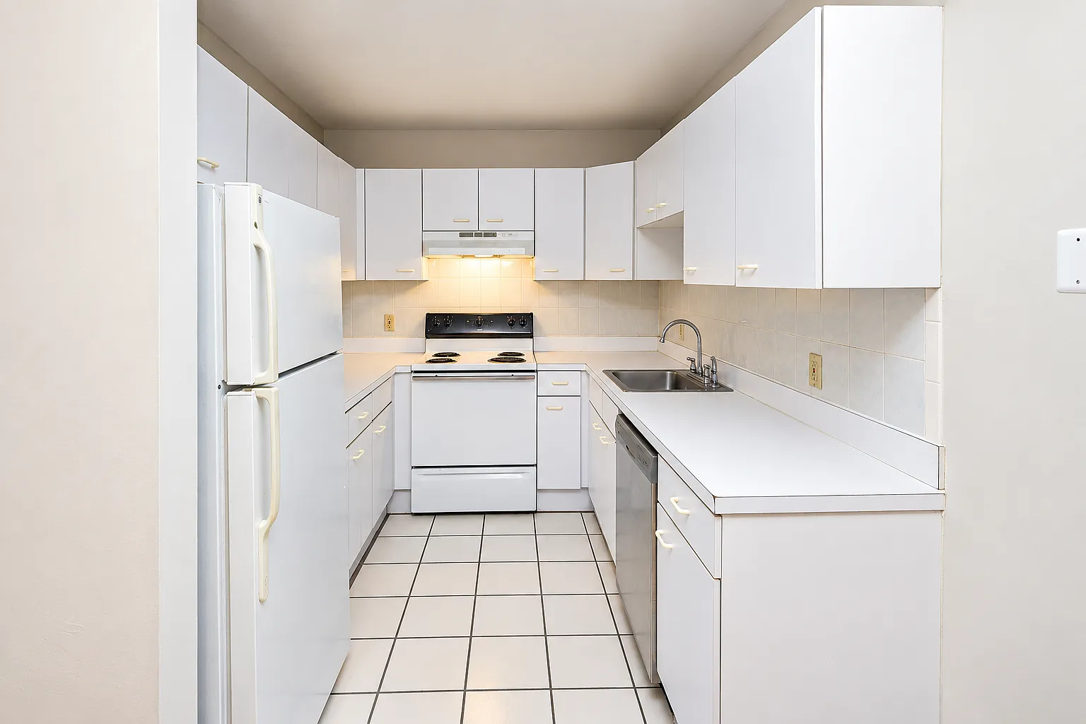 2 bed, 1.5 bath, 1000 sqft, $2,200 — Photo 4