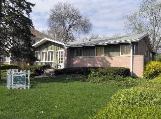 314 Greenfield Dr, Glenview, IL