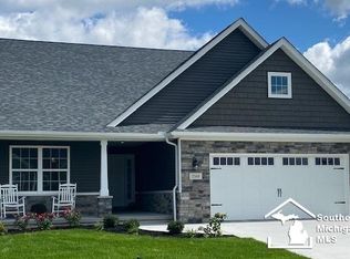 8313 Grande Lake Cir, Temperance, MI 48182