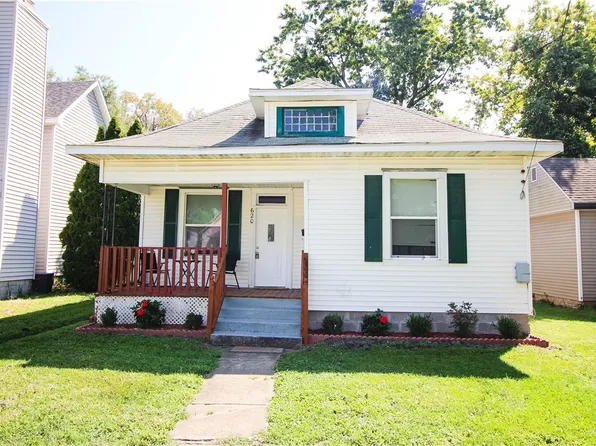 620 S 14th St, Mattoon, IL 61938