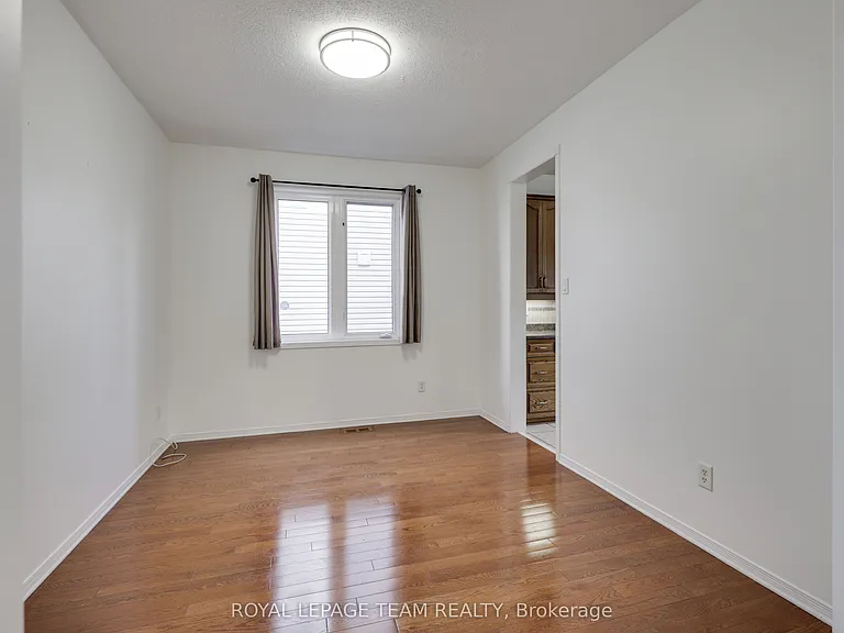 35 Norgold Cres — Photo 20