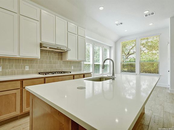 3rd image of 1638 Houghton Park