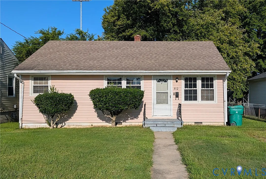 3 bed, 1.0 bath, 936 sqft, $1,350 — Photo 1