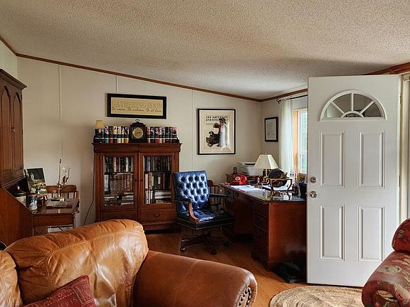 5th image of 90 Chestnut Meadows Dr