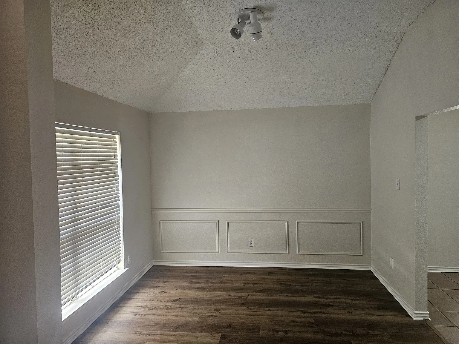 4 bed, 2350 sqft, $2,550 — Photo 4