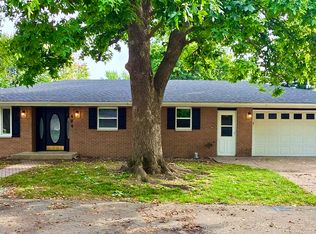 404 Sunset Dr, Heyworth, IL 61745