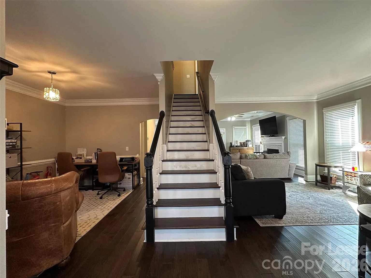 4 bed, 2.5 bath, 2097 sqft, $3,200 — Photo 3
