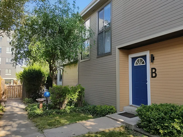 1579 Hooker St — Photo 1