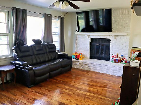 3rd image of 4404 N New York Ave
