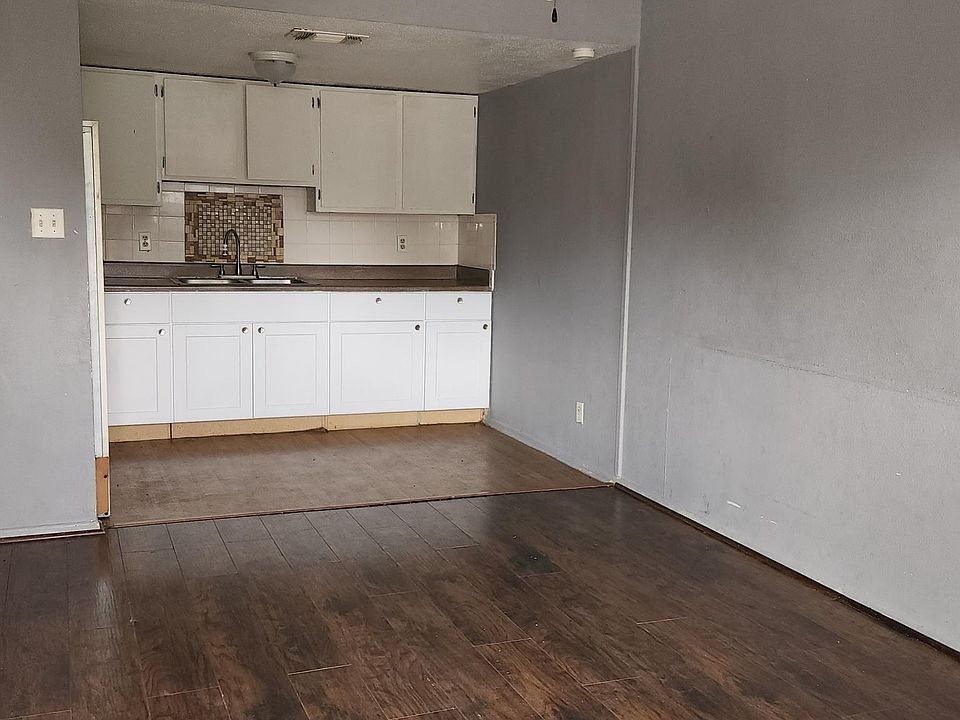 1st image of 3414 W Martin St #106