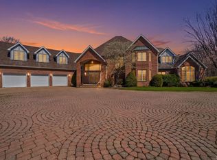320 Eastfield Dr, East Peoria, IL