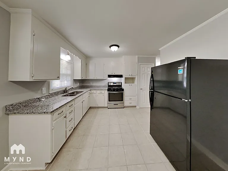 528 Efird St — Photo 3