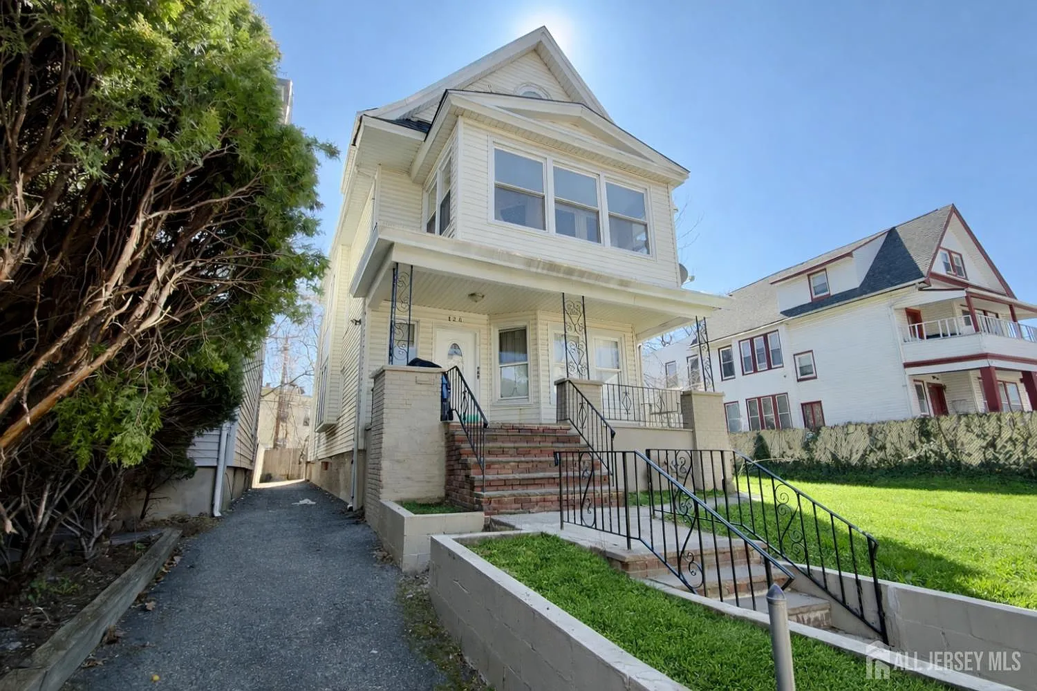 3 bed, 1.0 bath, $2,200 — Photo 1