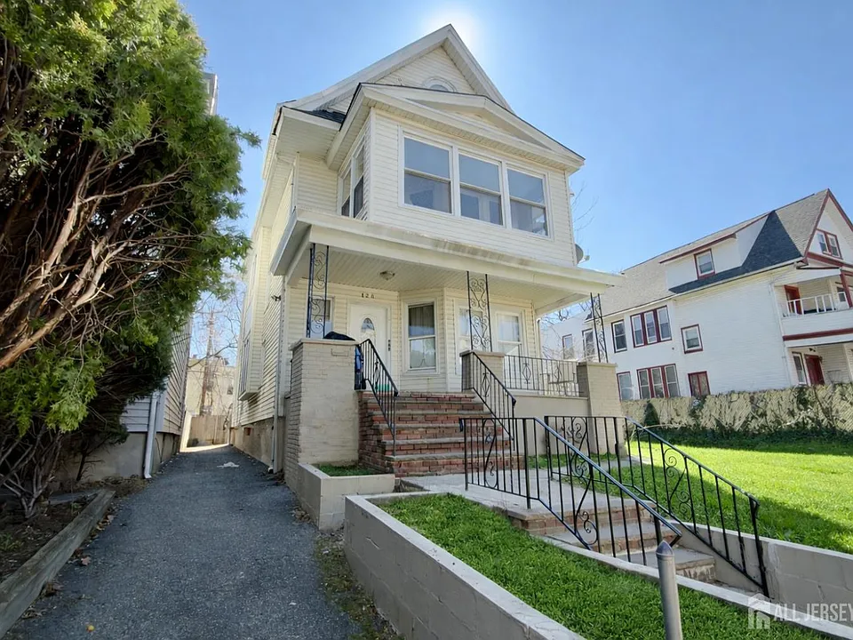 126 N 14th St
