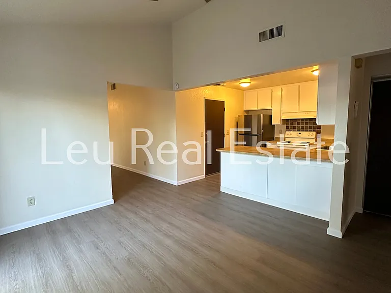 4541 Zachary Way — Photo 3