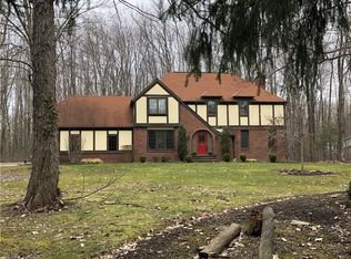 19140 Elizabeth Ln, Aurora, OH 44202