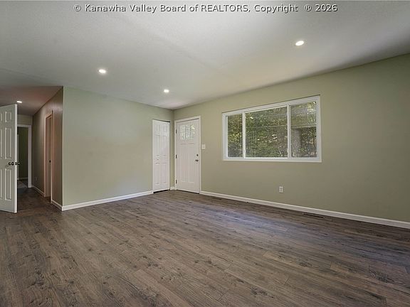 4th image of 303 Rocky Step Rd