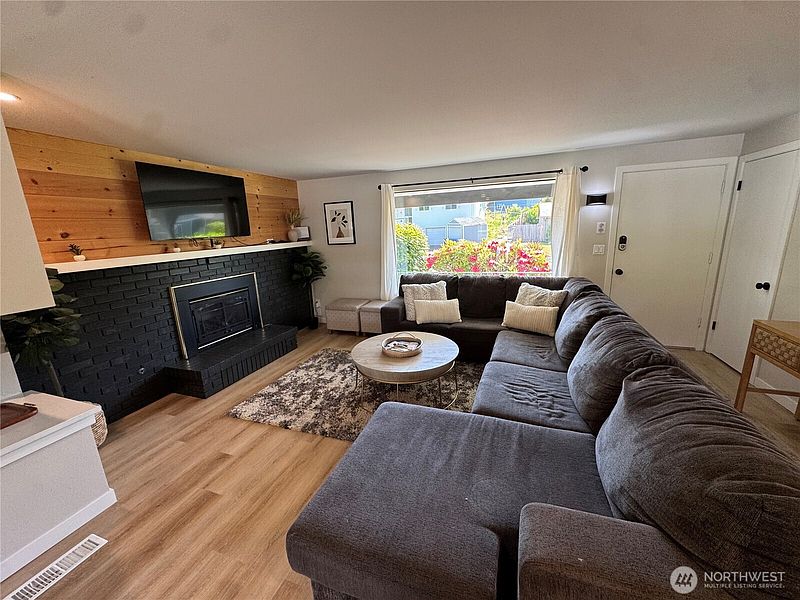 3rd image of 1502 N James St