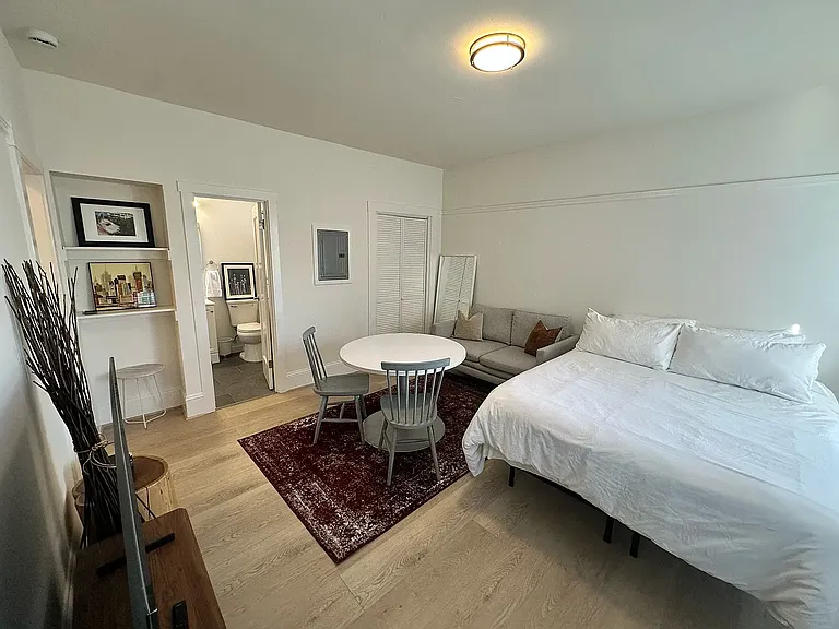 1075 Ofarrell St #10 — Photo 5