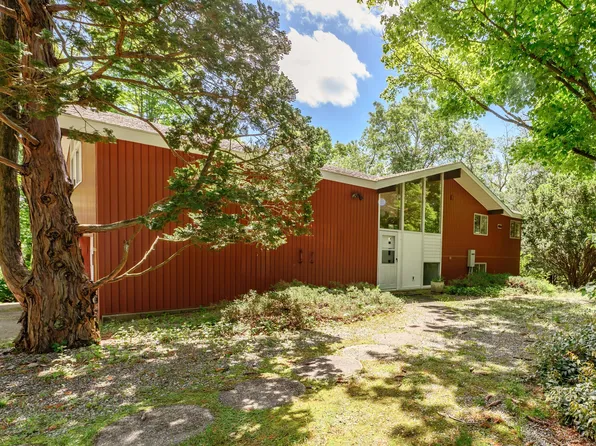 136 Pleasant Drive, Bethany, CT 06524