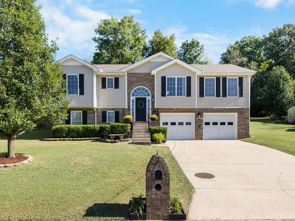 1035 Hedge Apple Dr, Clarksville, TN 37040