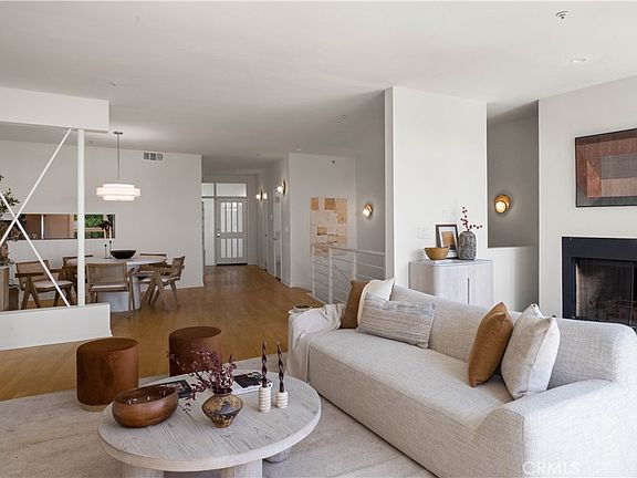 4th image of 3019 3rd St Unit 202