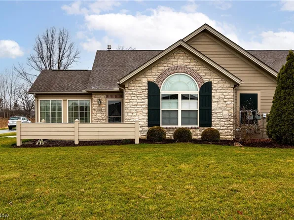 380 Quarry Lakes Dr, Amherst, OH 44001