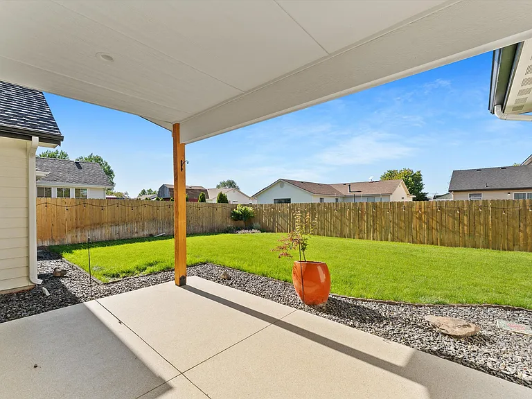 1065 SW Camille Dr — Photo 31