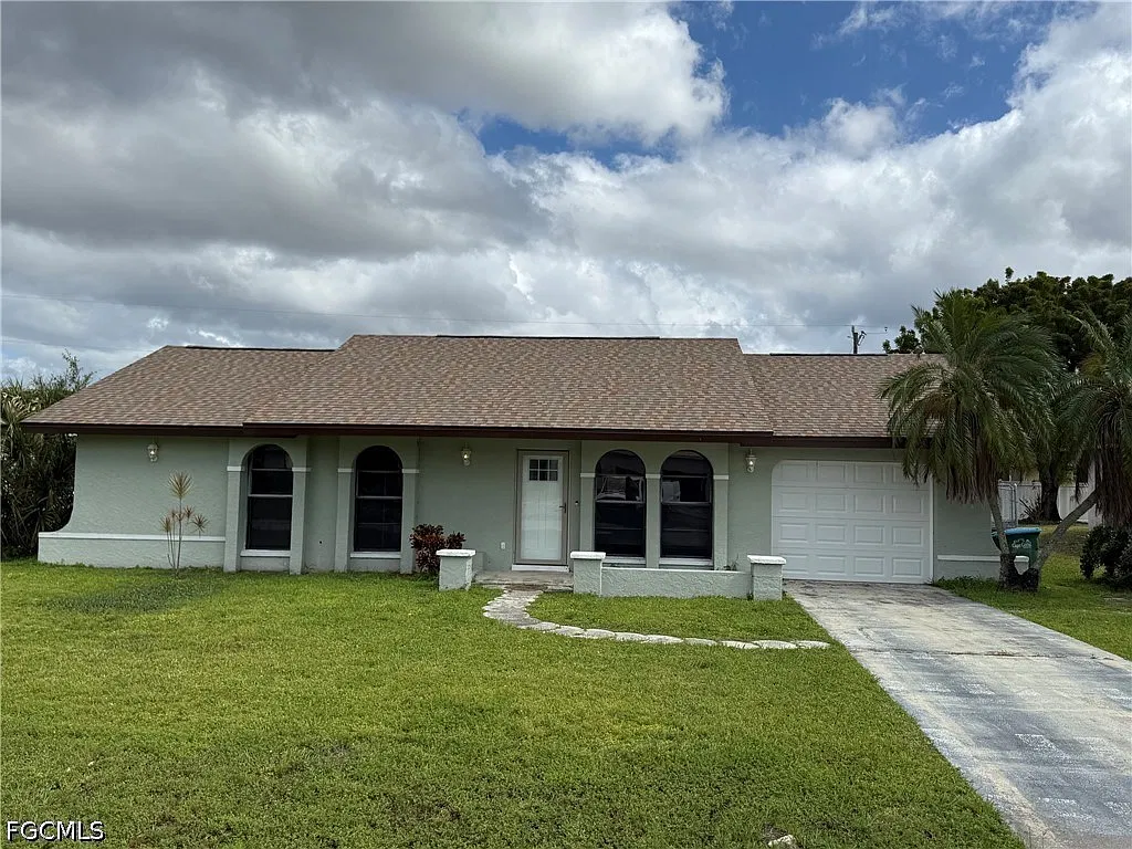 3 bed, 2.0 bath, 1451 sqft, $1,900 — Photo 1